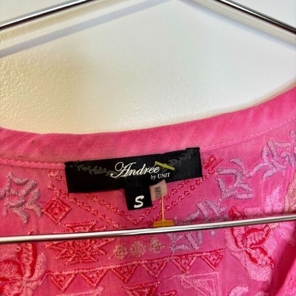 Andree By Unit Women's Tunic Blouse Top Pink Small Floral Embroidered V-Neck - Picture 3 of 8